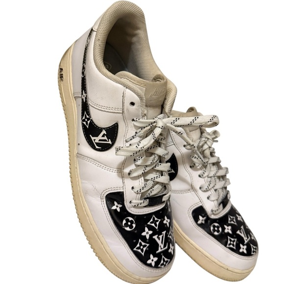 Nike Custom Black and white Sneakers - Picture 2 of 16